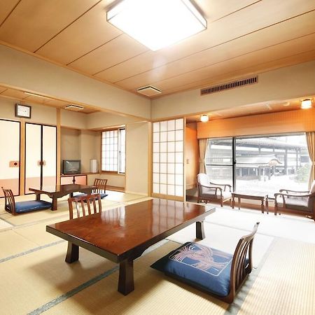 Ryokan Wakamatsu Honten Narita Buitenkant foto