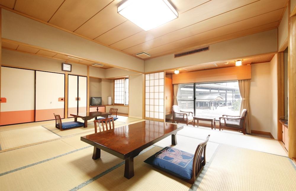 Ryokan Wakamatsu Honten Narita Buitenkant foto
